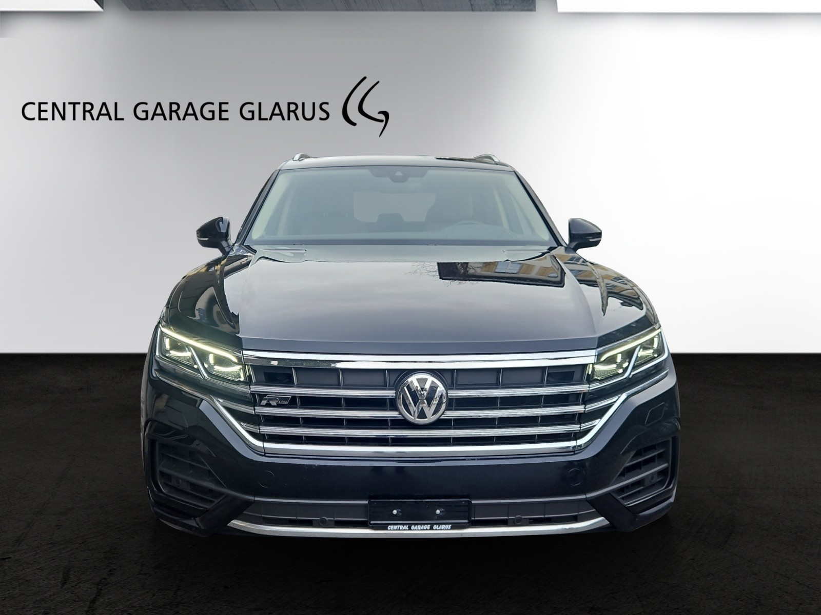 VW Touareg 3.0 TDI Atmosphere Tiptronic R-Line-image-2