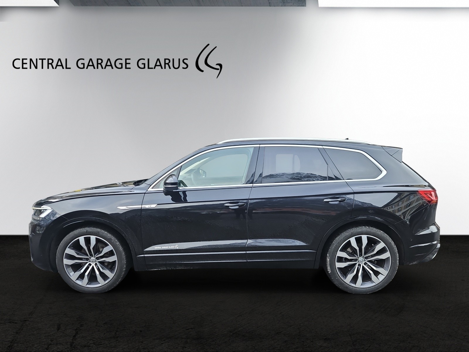 VW Touareg 3.0 TDI Atmosphere Tiptronic R-Line-image-3