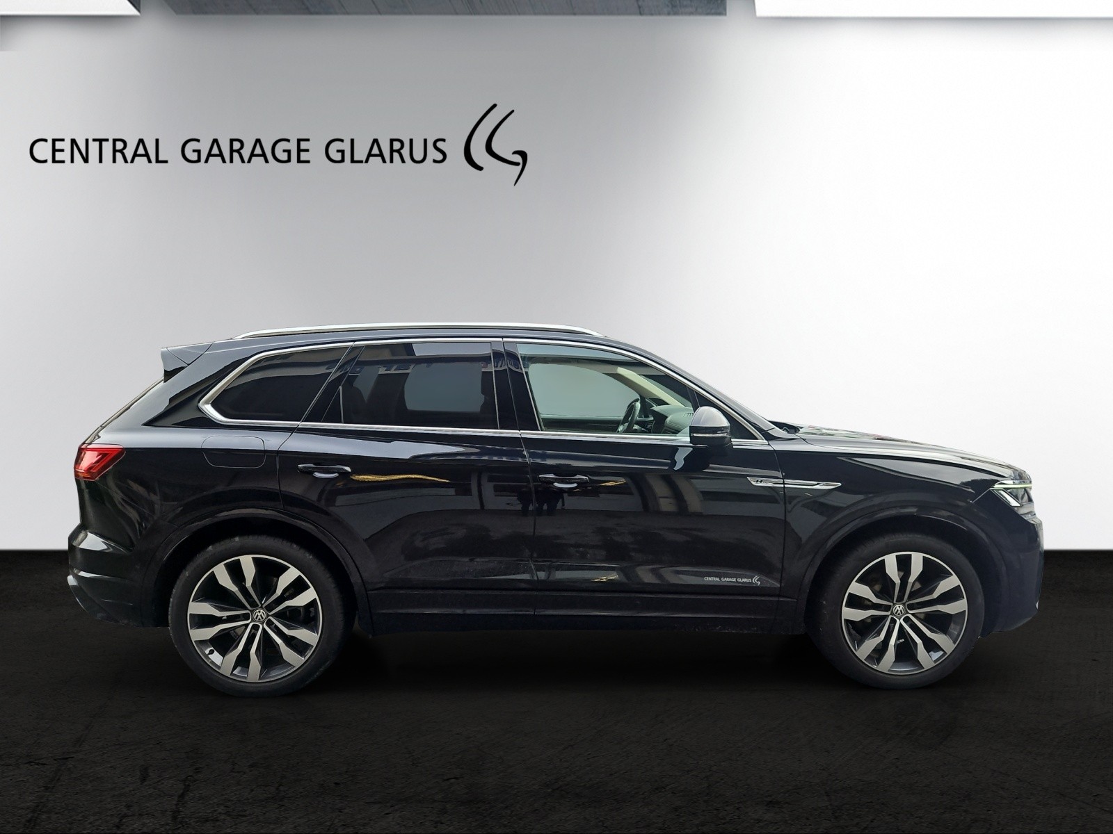 VW Touareg 3.0 TDI Atmosphere Tiptronic R-Line-image-4