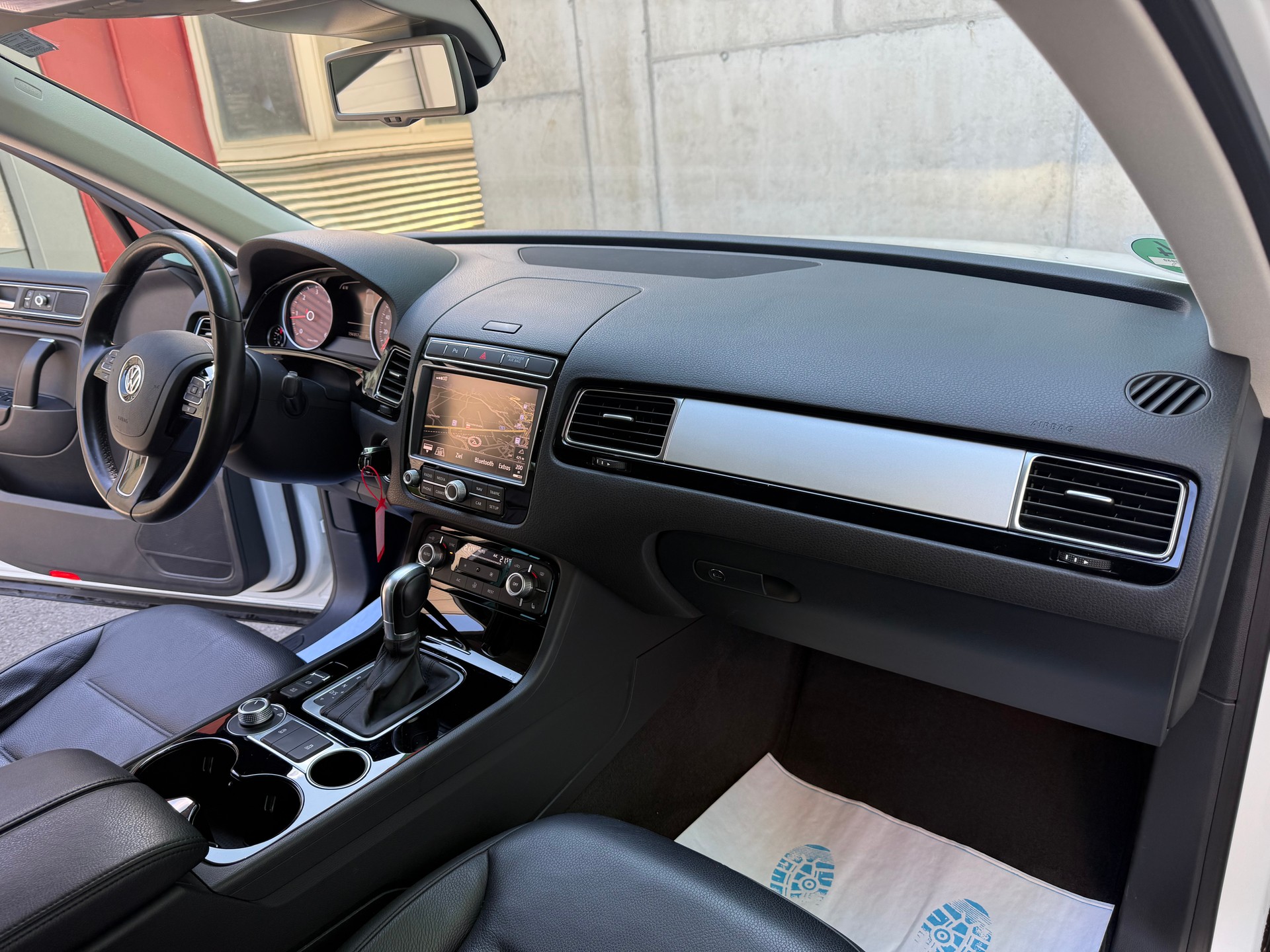 VW Touareg 3.0 TDI BlueMotion Technology Tiptronic-image-12