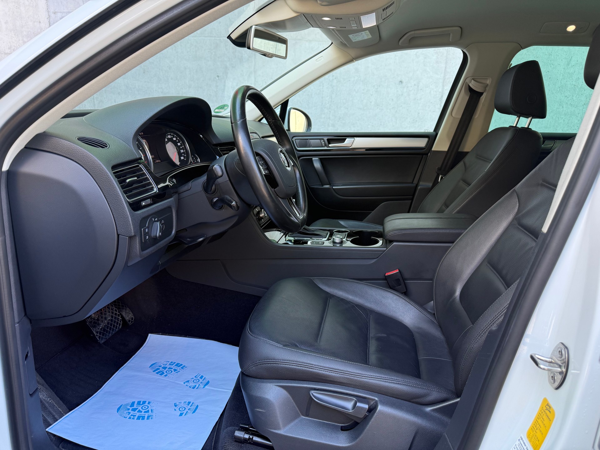 VW Touareg 3.0 TDI BlueMotion Technology Tiptronic-image-9