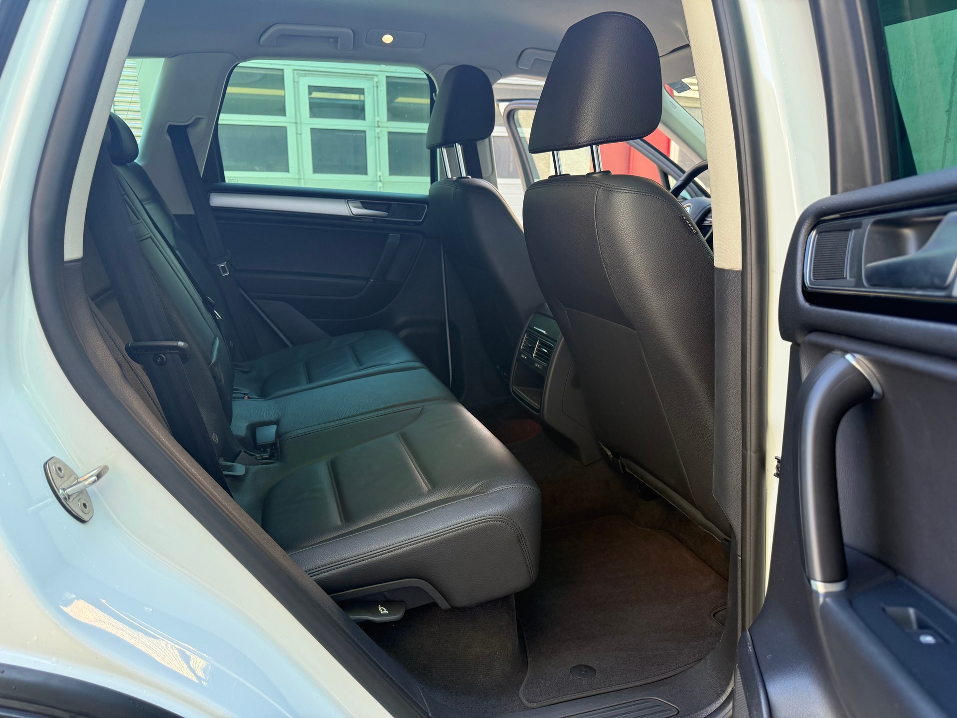 VW Touareg 3.0 TDI BlueMotion Technology Tiptronic-image-15