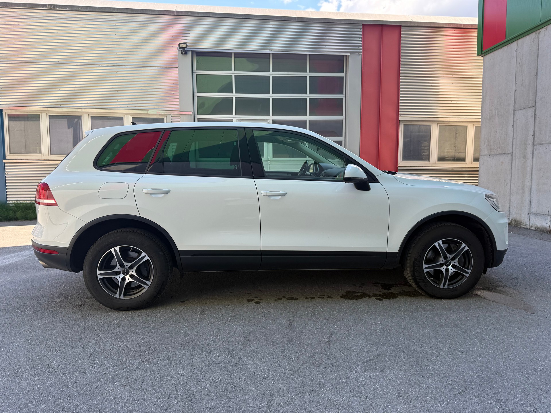 VW Touareg 3.0 TDI BlueMotion Technology Tiptronic-image-3
