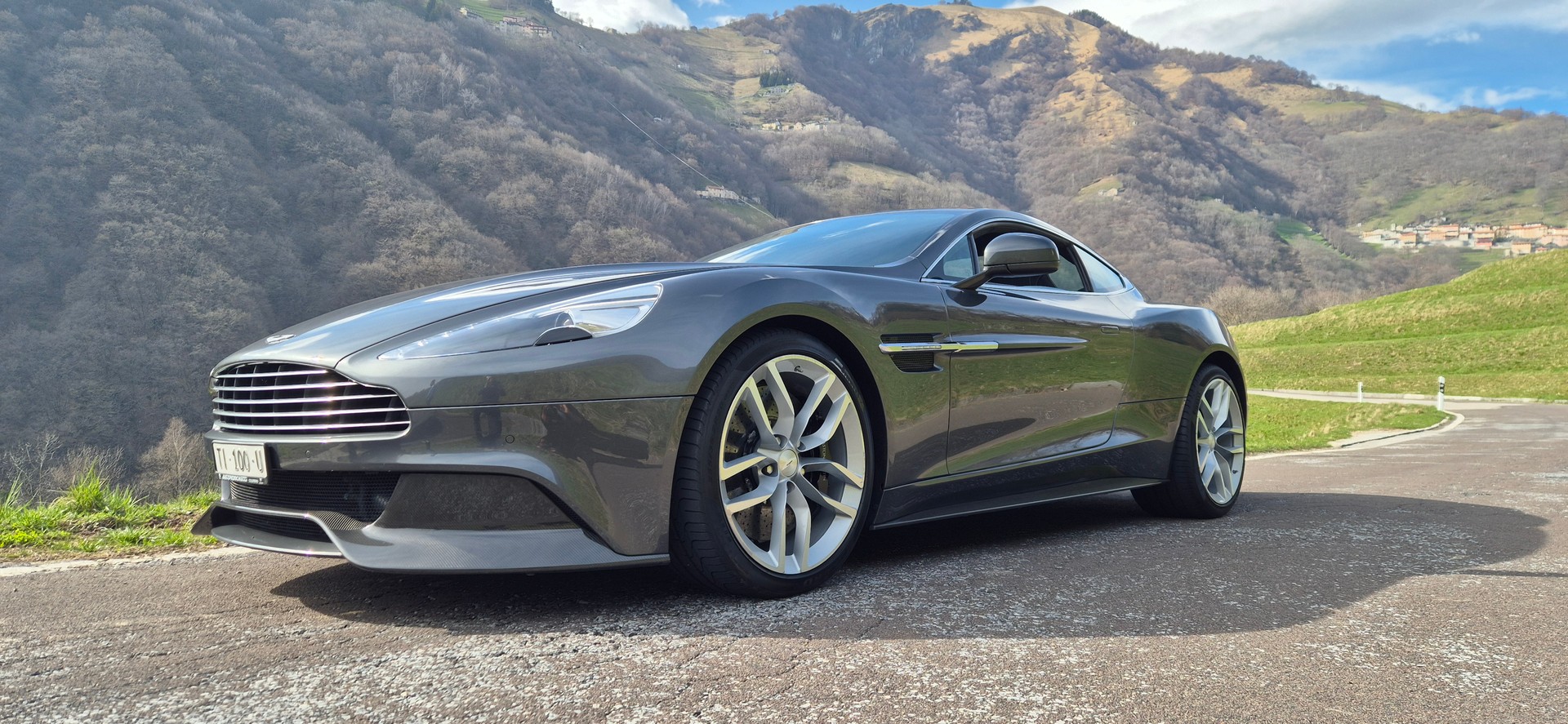 ASTON MARTIN Vanquish V12 5.9-48 Carbon Black Touchtronic 3-image-15