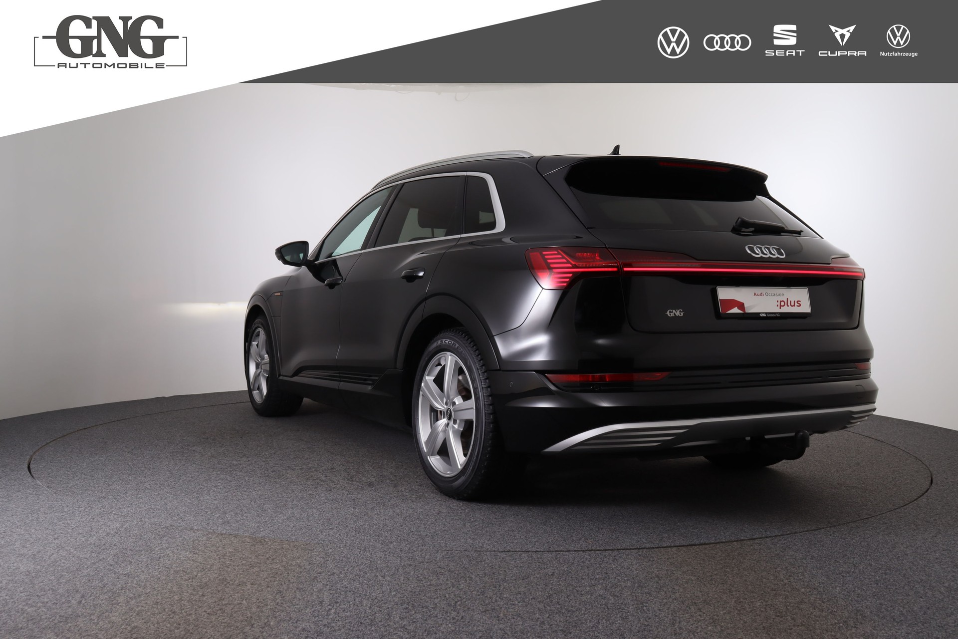 AUDI e-tron 55 Advanced quattro-image-2