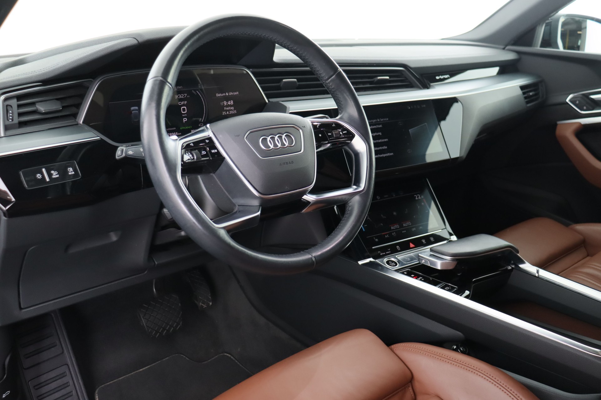 AUDI e-tron 55 Advanced quattro-image-10