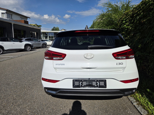 HYUNDAI i30 1.5 T-GDi Amplia DCT-image-4