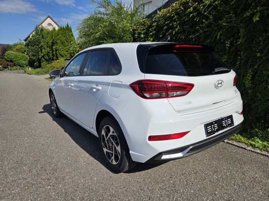 HYUNDAI i30 1.5 T-GDi Amplia DCT-image-3