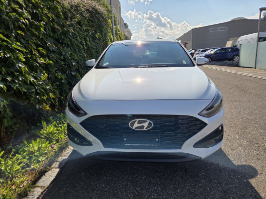 HYUNDAI i30 1.5 T-GDi Amplia DCT-image-1