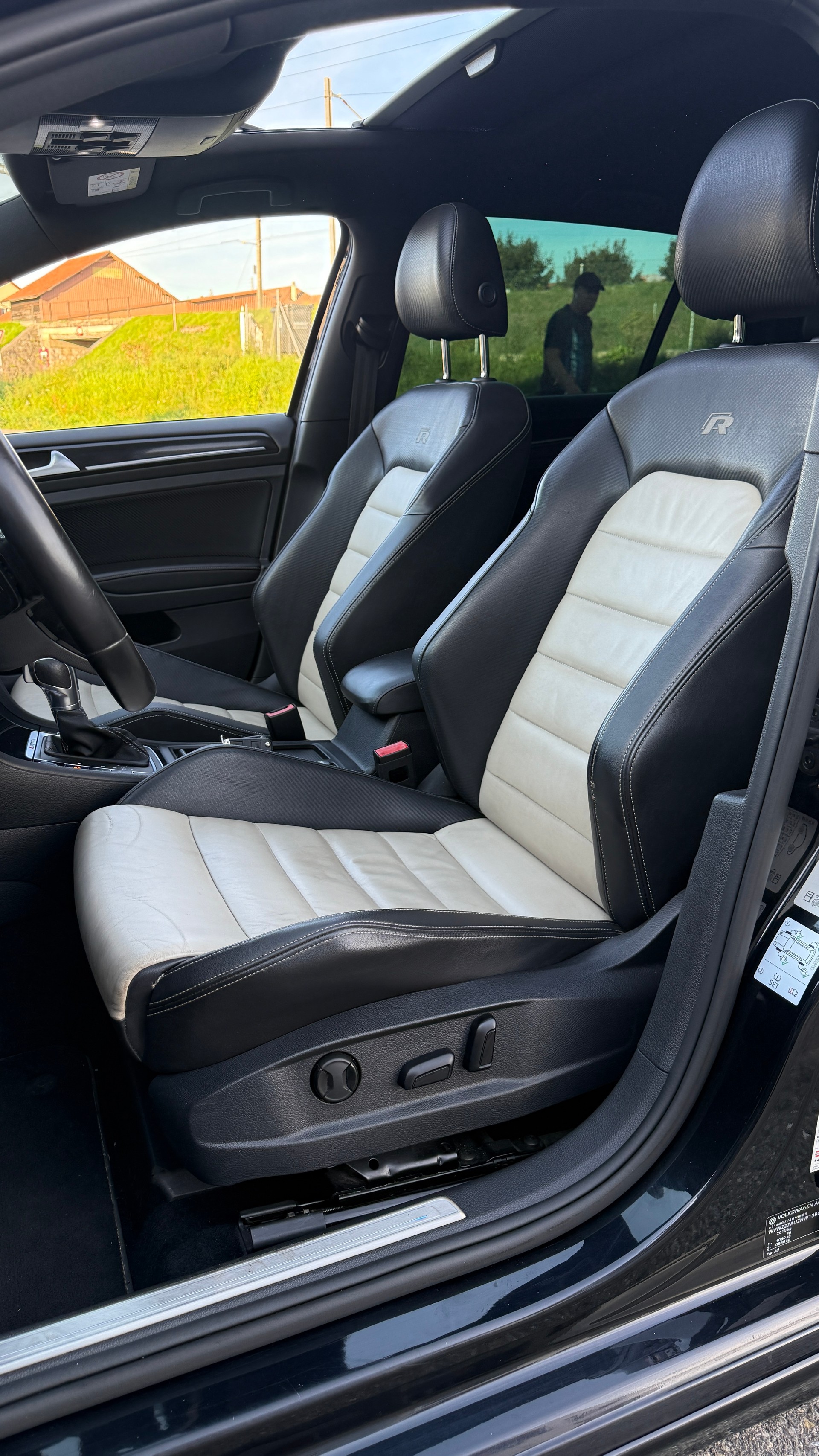 VW Golf 2.0 TSI R 4Motion DSG-image-8