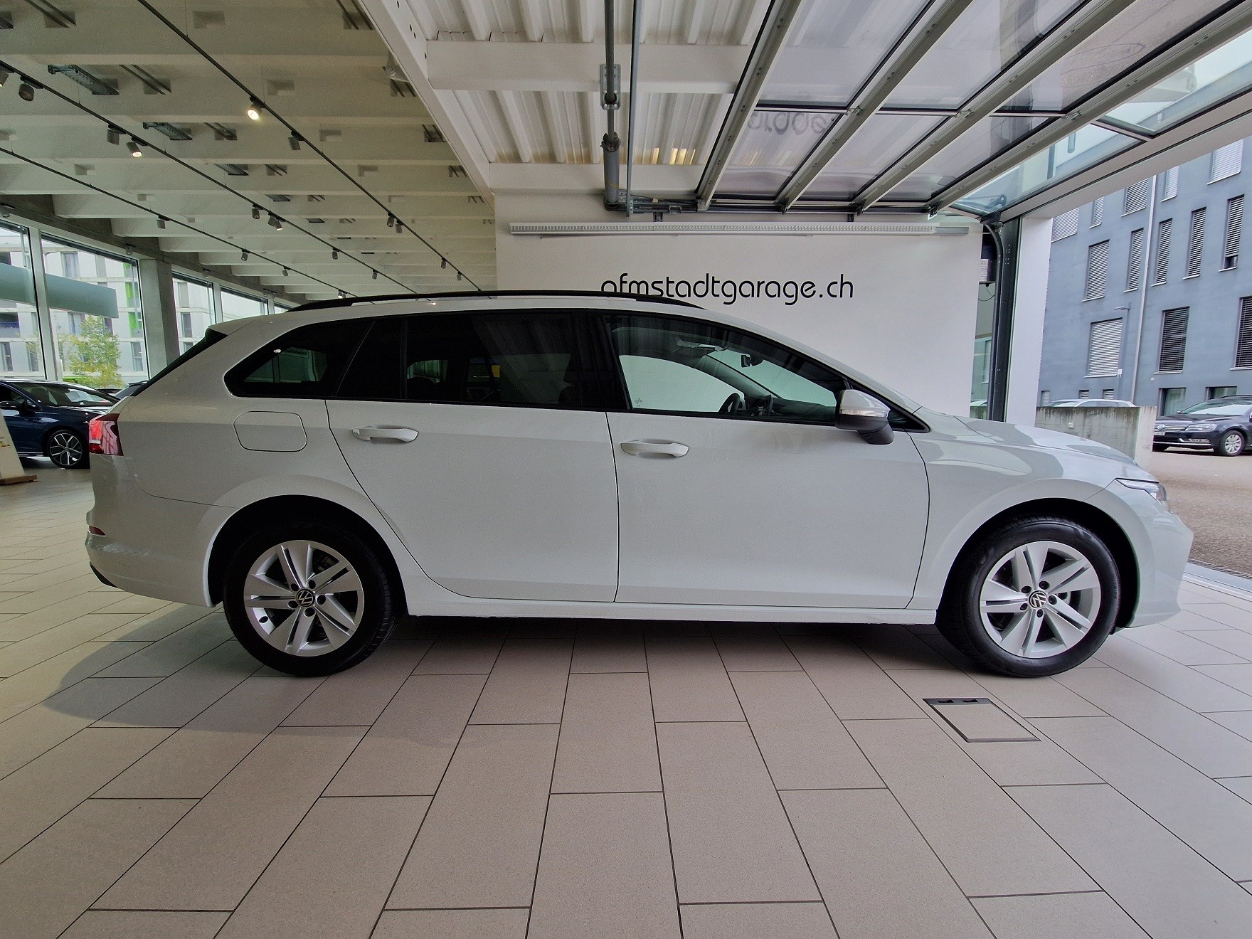 VW Golf Variant 1.5 eTSI mHEV Life DSG-image-1