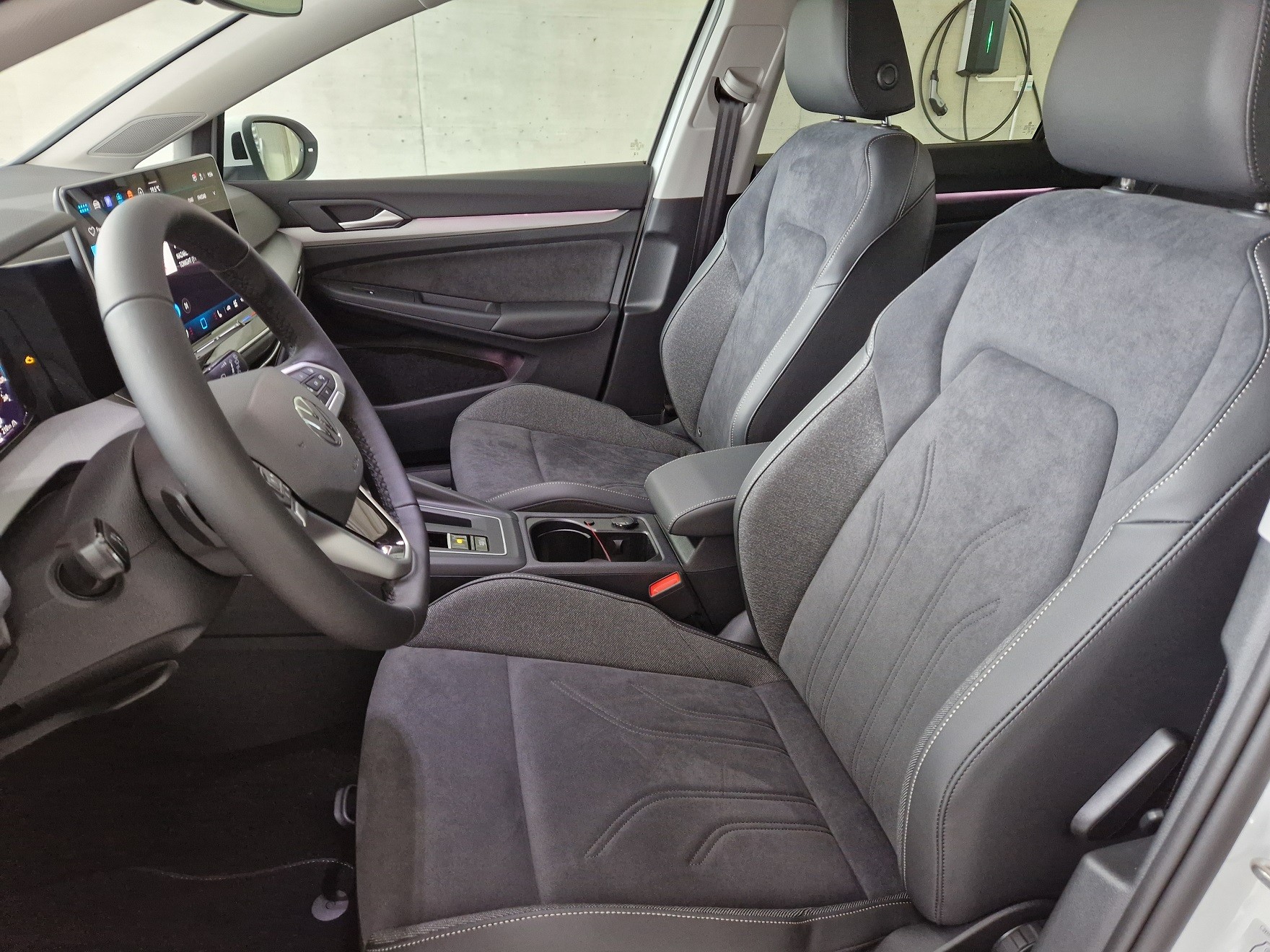 VW Golf Variant 1.5 eTSI mHEV Life DSG-image-8