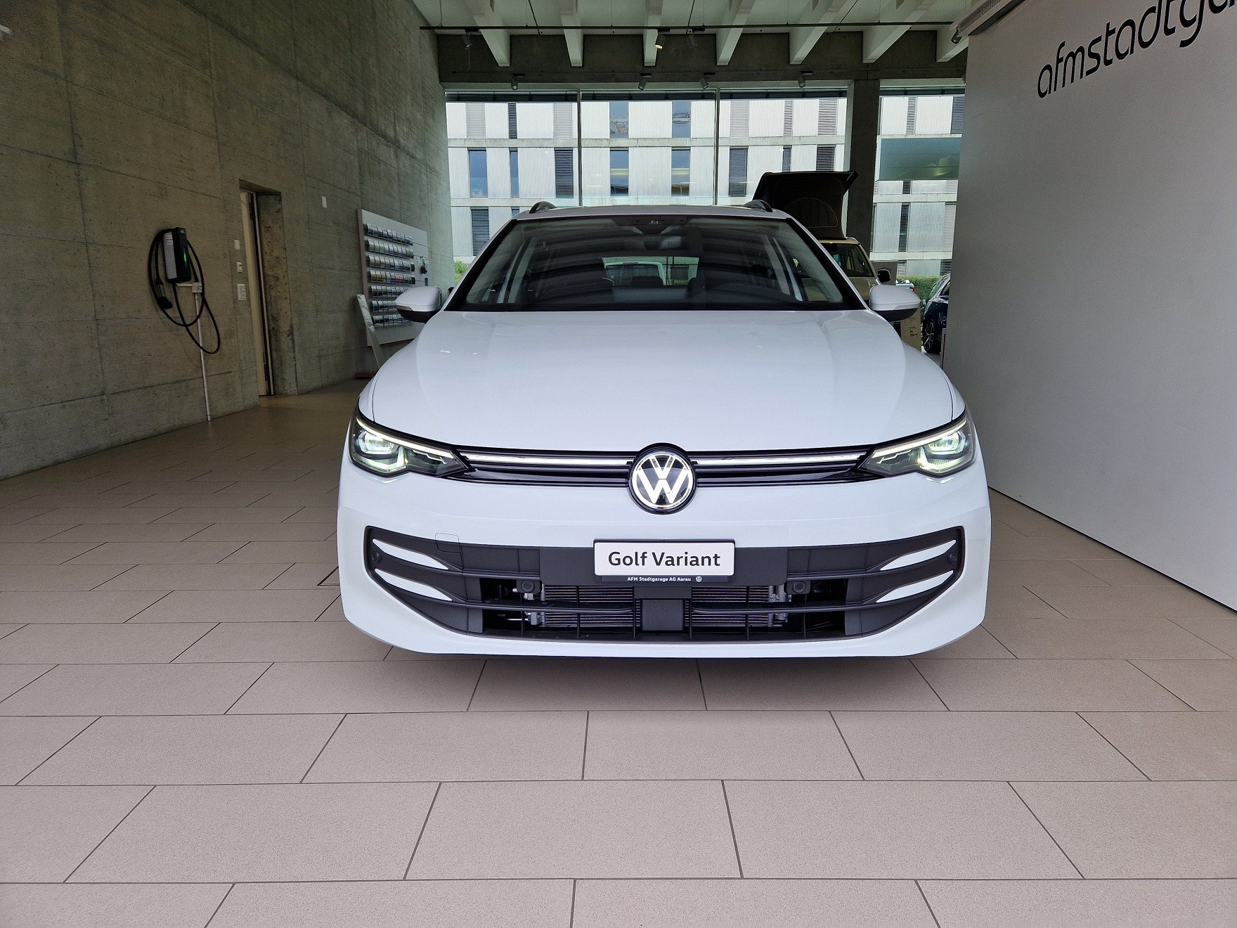 VW Golf Variant 1.5 eTSI mHEV Life DSG-image-3