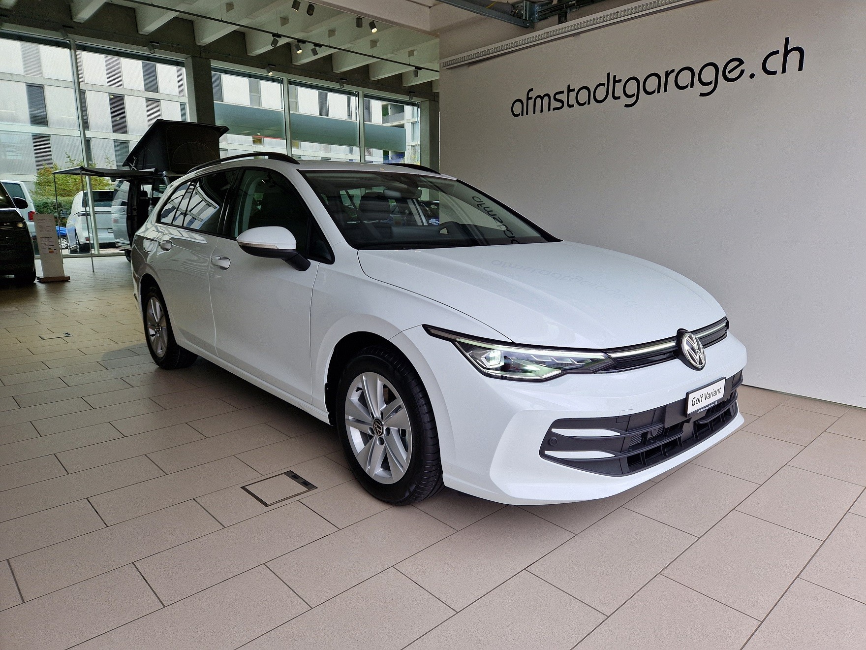 VW Golf Variant 1.5 eTSI mHEV Life DSG-image-0