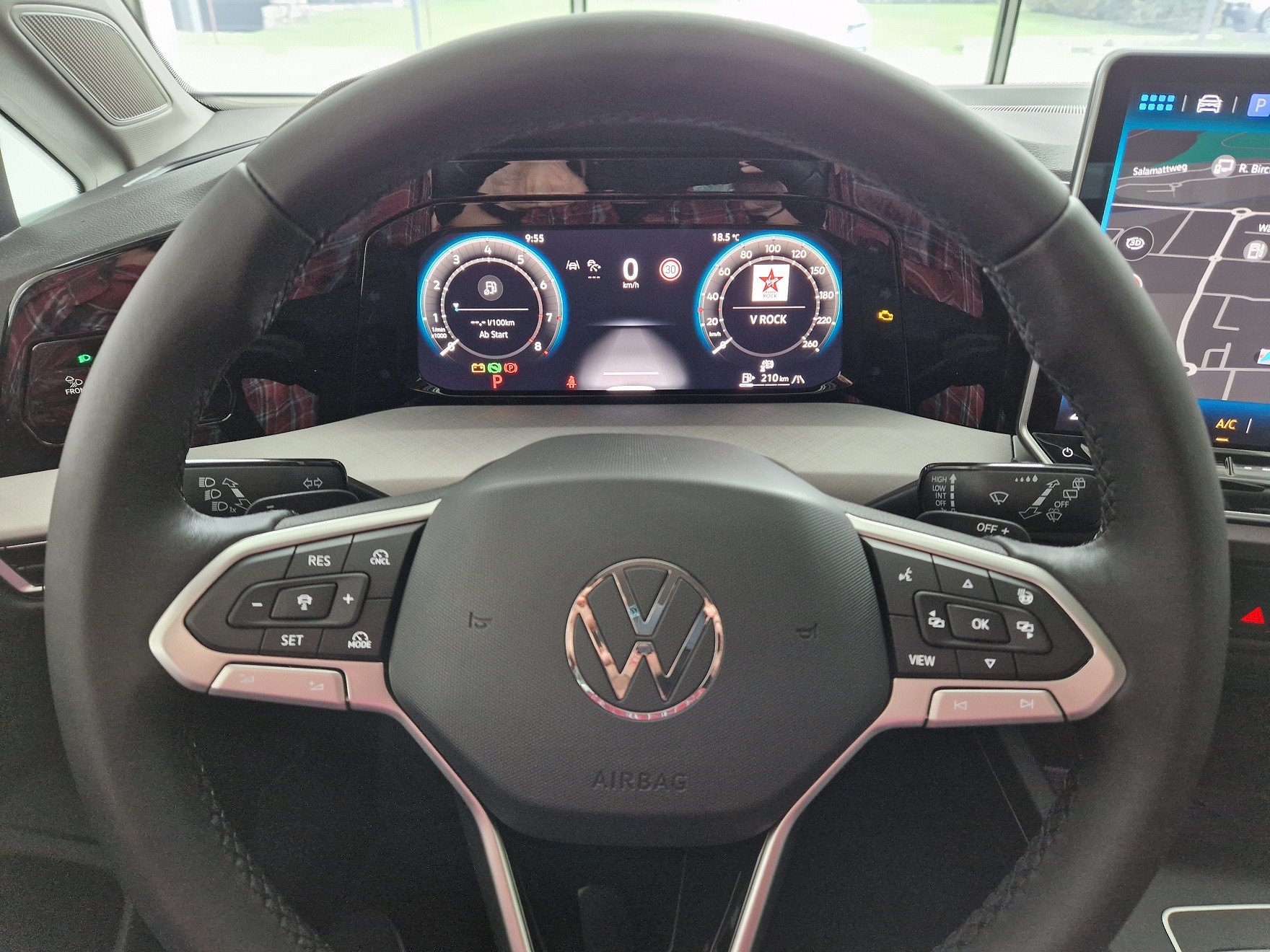 VW Golf Variant 1.5 eTSI mHEV Life DSG-image-6