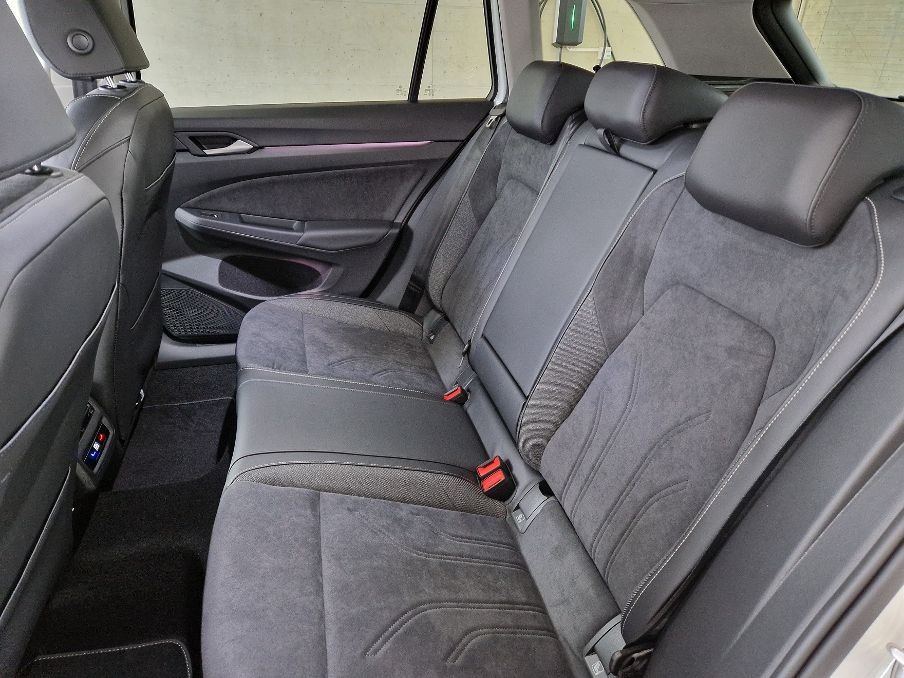 VW Golf Variant 1.5 eTSI mHEV Life DSG-image-10