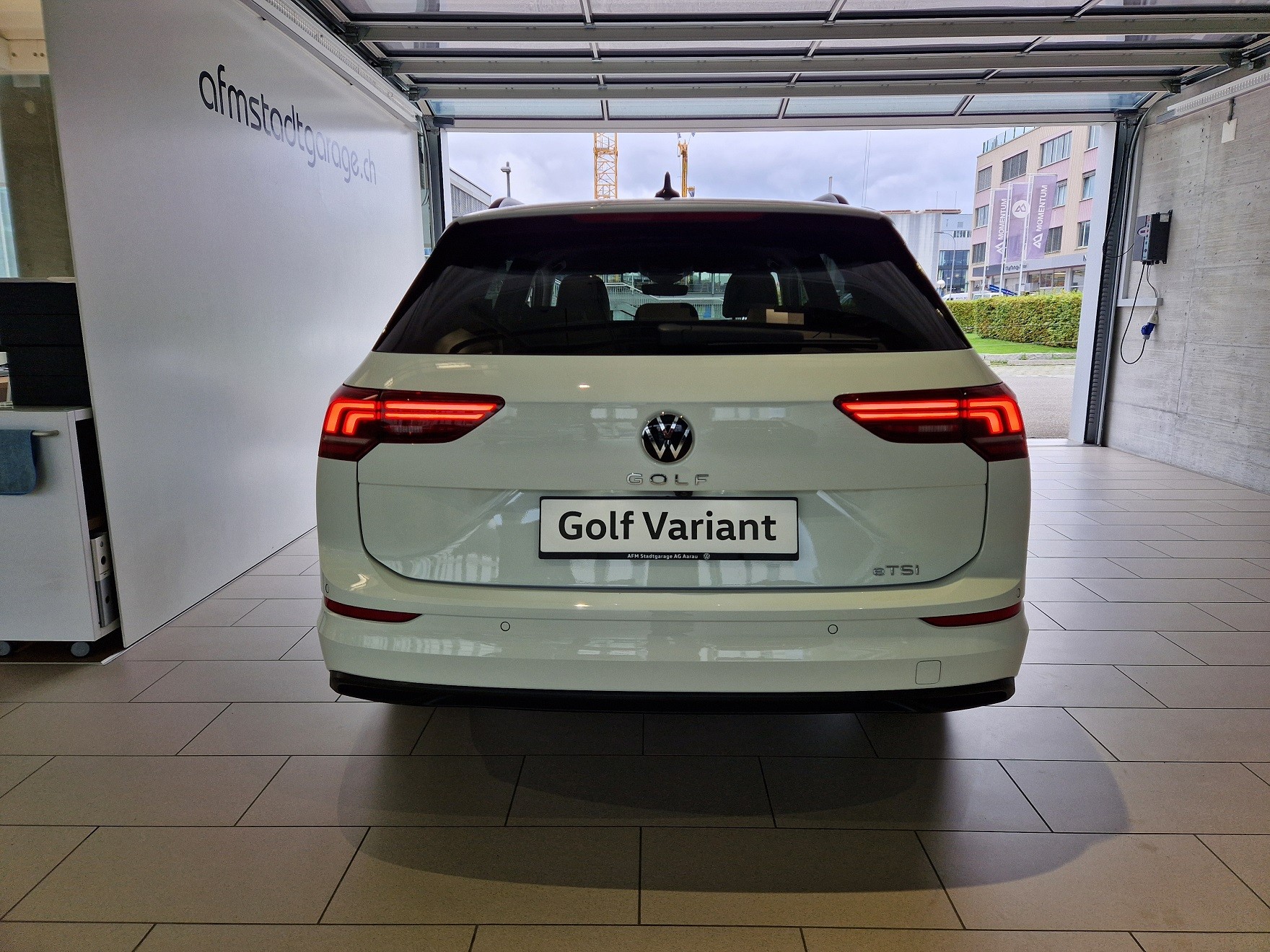 VW Golf Variant 1.5 eTSI mHEV Life DSG-image-4