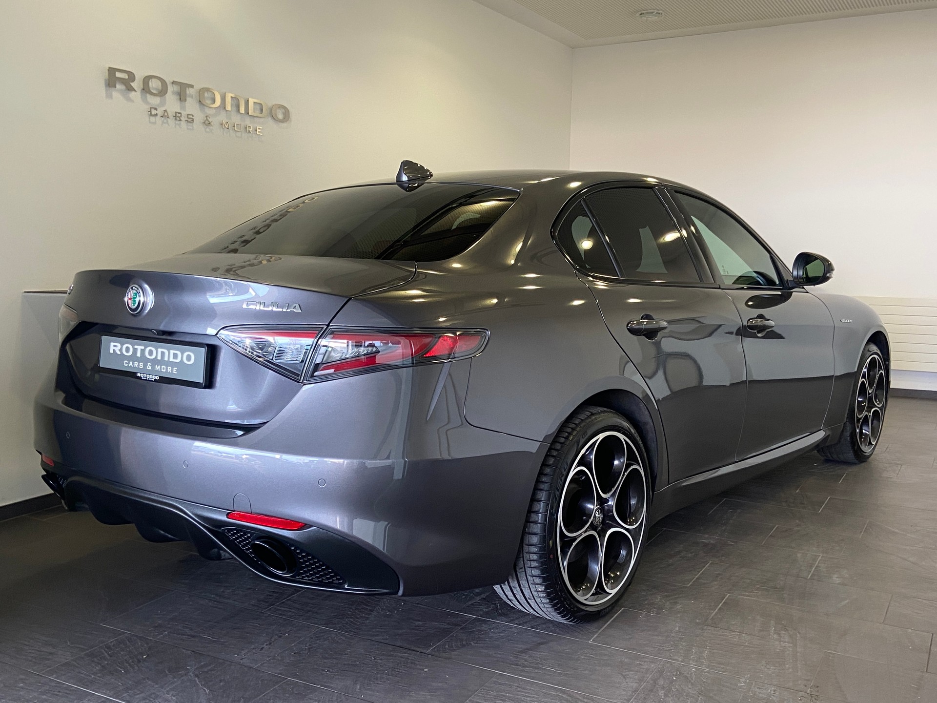 ALFA ROMEO Giulia 2.0 Veloce Pack Premium Q4 AT8-showroom-element-1
