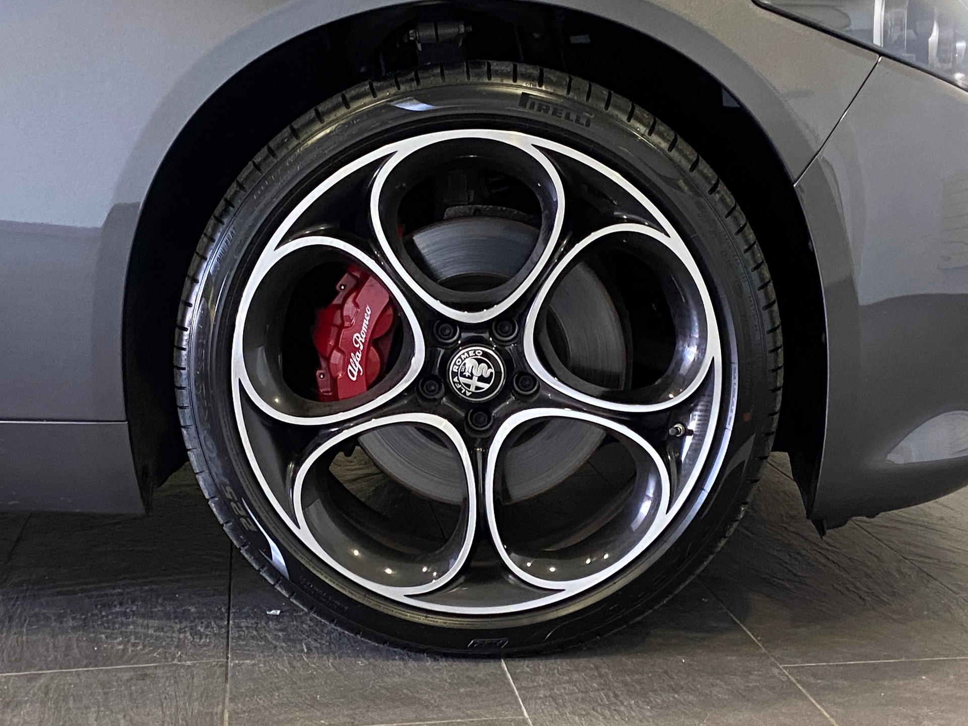 ALFA ROMEO Giulia 2.0 Veloce Pack Premium Q4 AT8-showroom-element-3