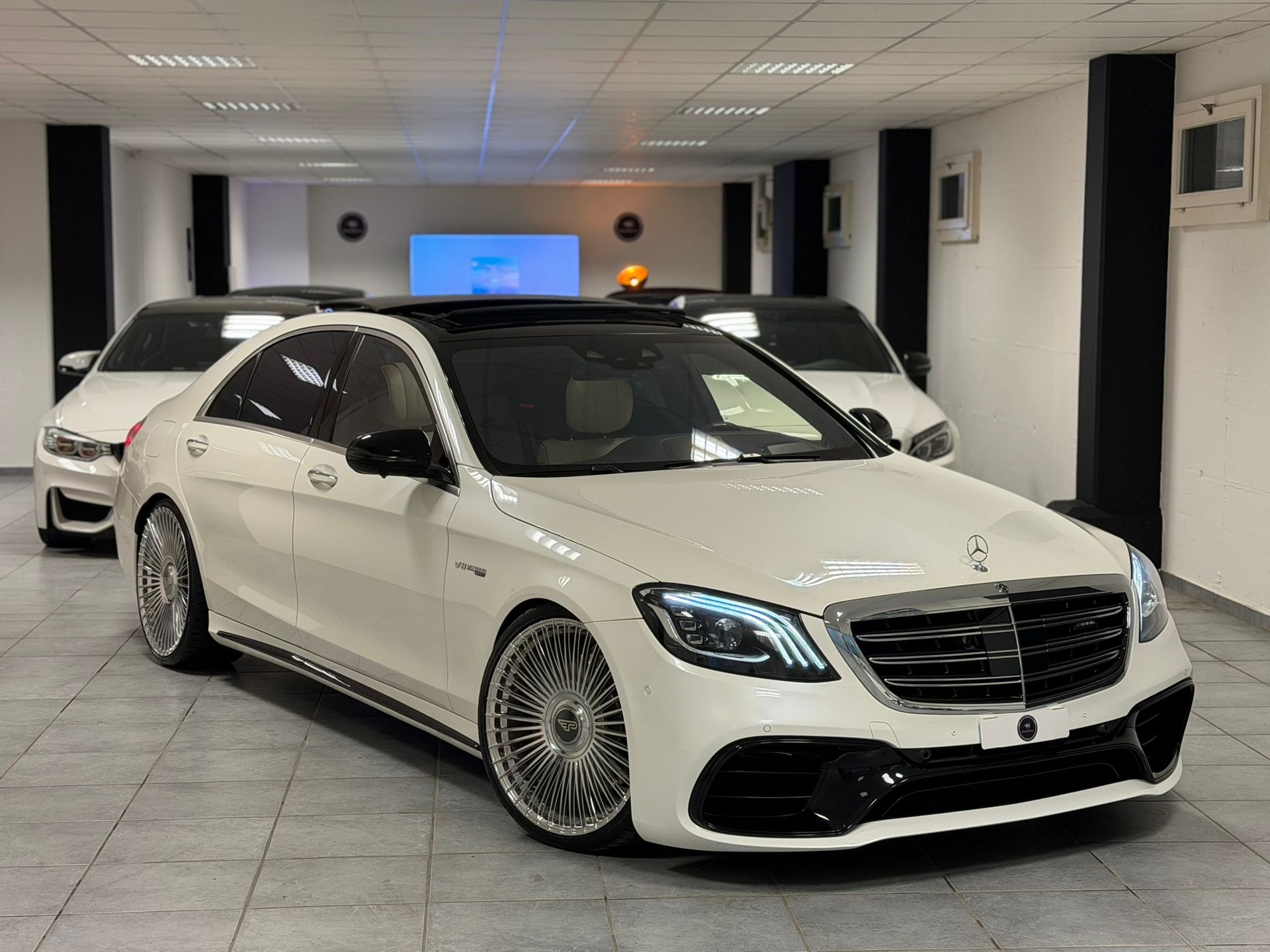 MERCEDES-BENZ S 63 AMG L 4Matic+ 9G-Tronic-showroom-element-1
