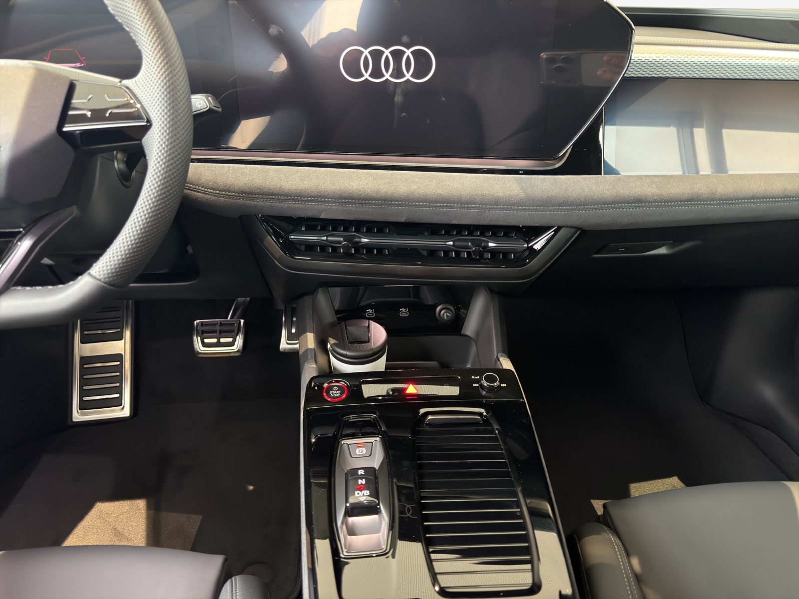 AUDI A6 Avant e-tron quattro-image-9