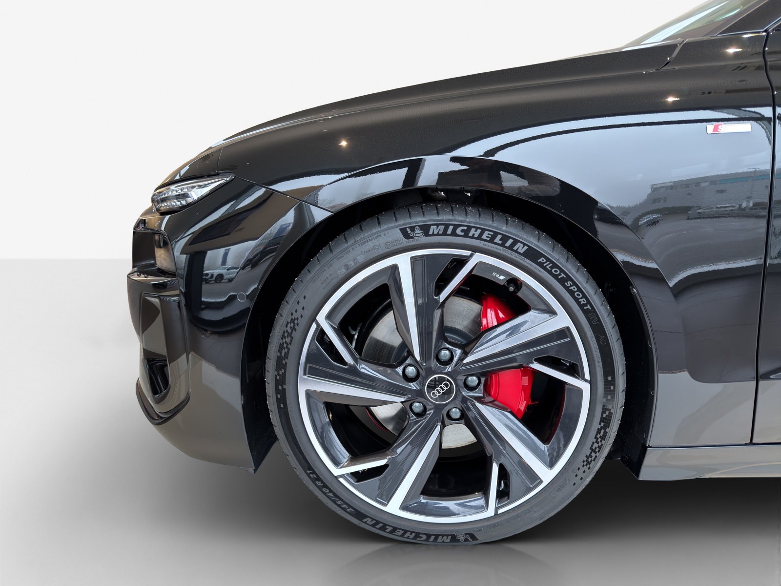 AUDI A6 Avant e-tron quattro-image-12
