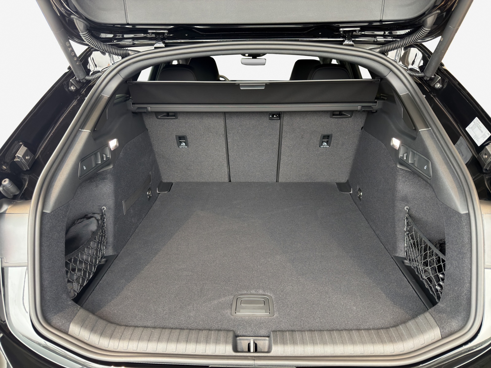 AUDI A6 Avant e-tron quattro-image-11