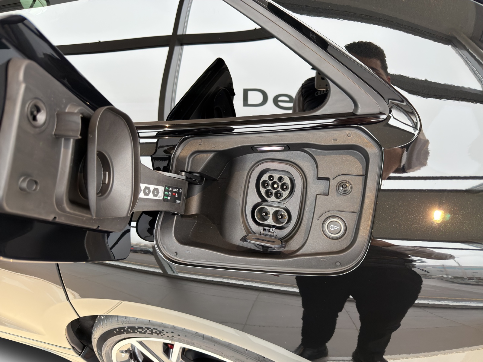 AUDI A6 Avant e-tron quattro-image-13