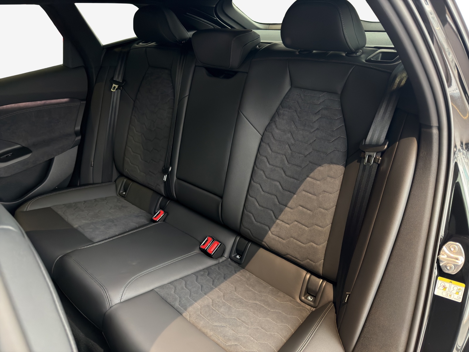 AUDI A6 Avant e-tron quattro-image-10
