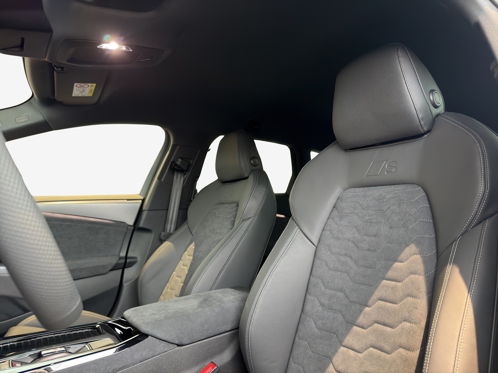 AUDI A6 Avant e-tron quattro-image-14