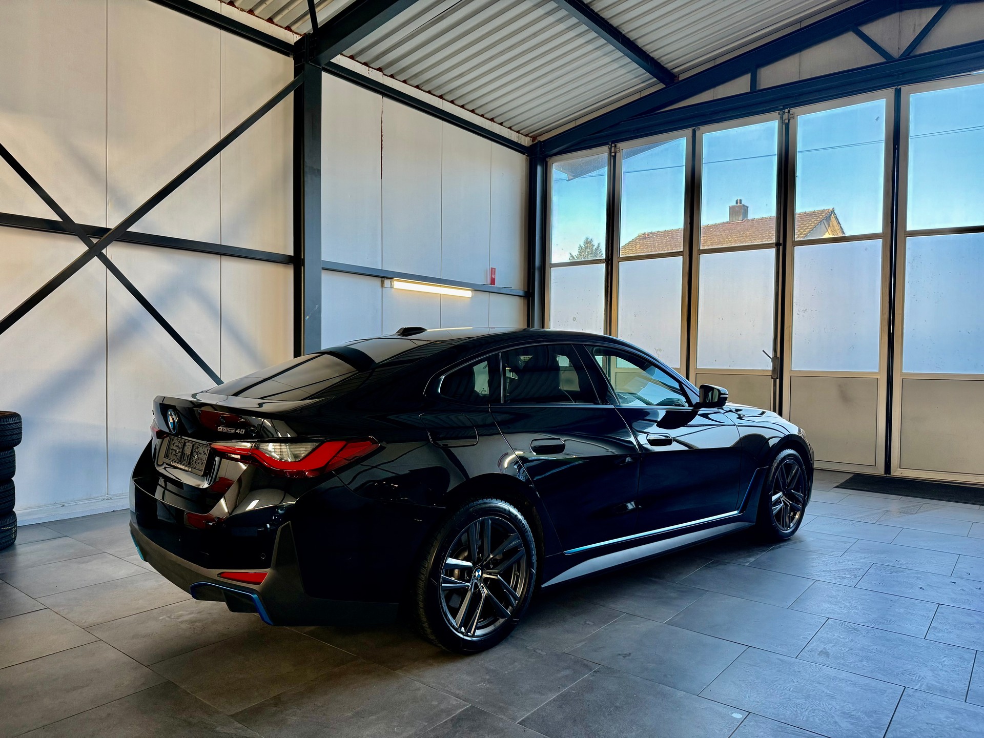 BMW i4 eDrive Sport 40-image-3