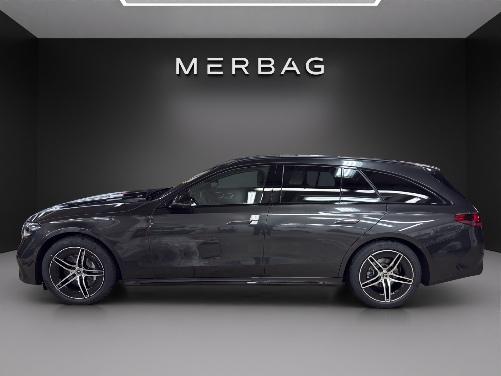 MERCEDES-BENZ E 220 d T 4Matic 9G-Tronic-image-1