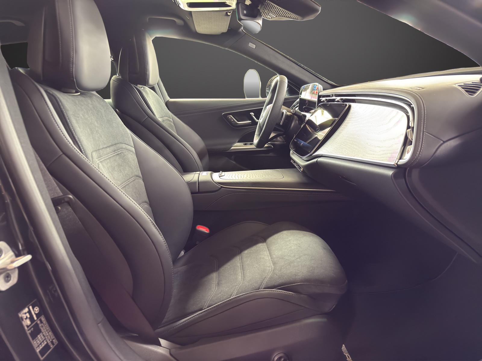 MERCEDES-BENZ E 220 d T 4Matic 9G-Tronic-image-11