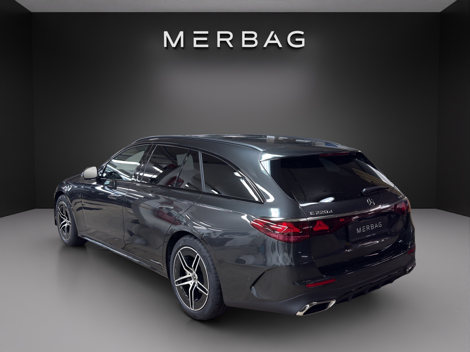 MERCEDES-BENZ E 220 d T 4Matic 9G-Tronic-image-2