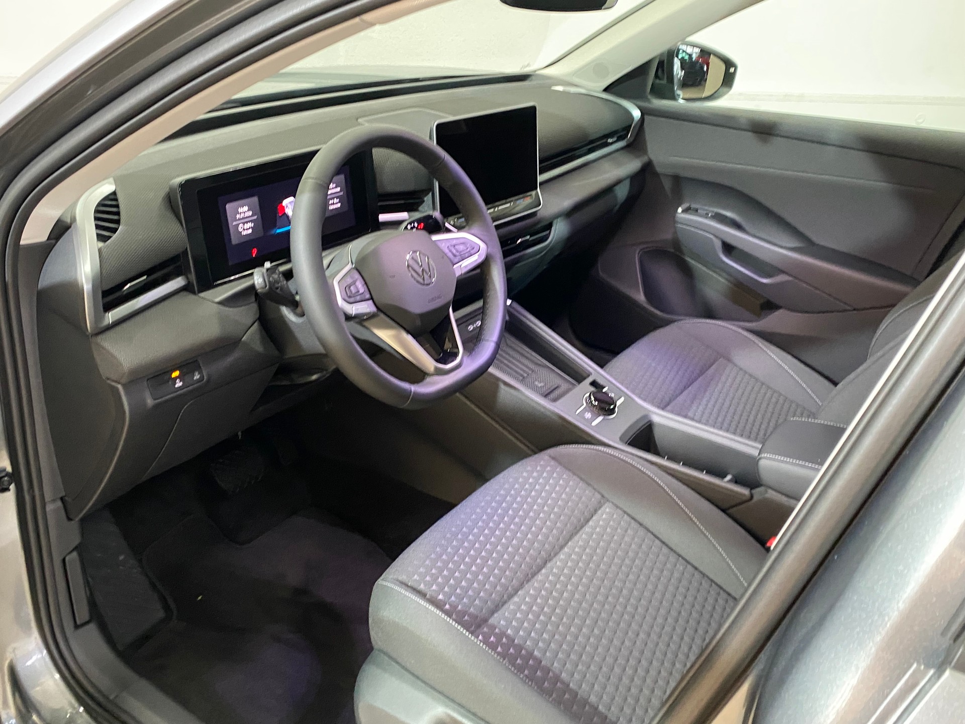 VW T-Roc 1.5 eTSI mHEV Trend DSG-image-4