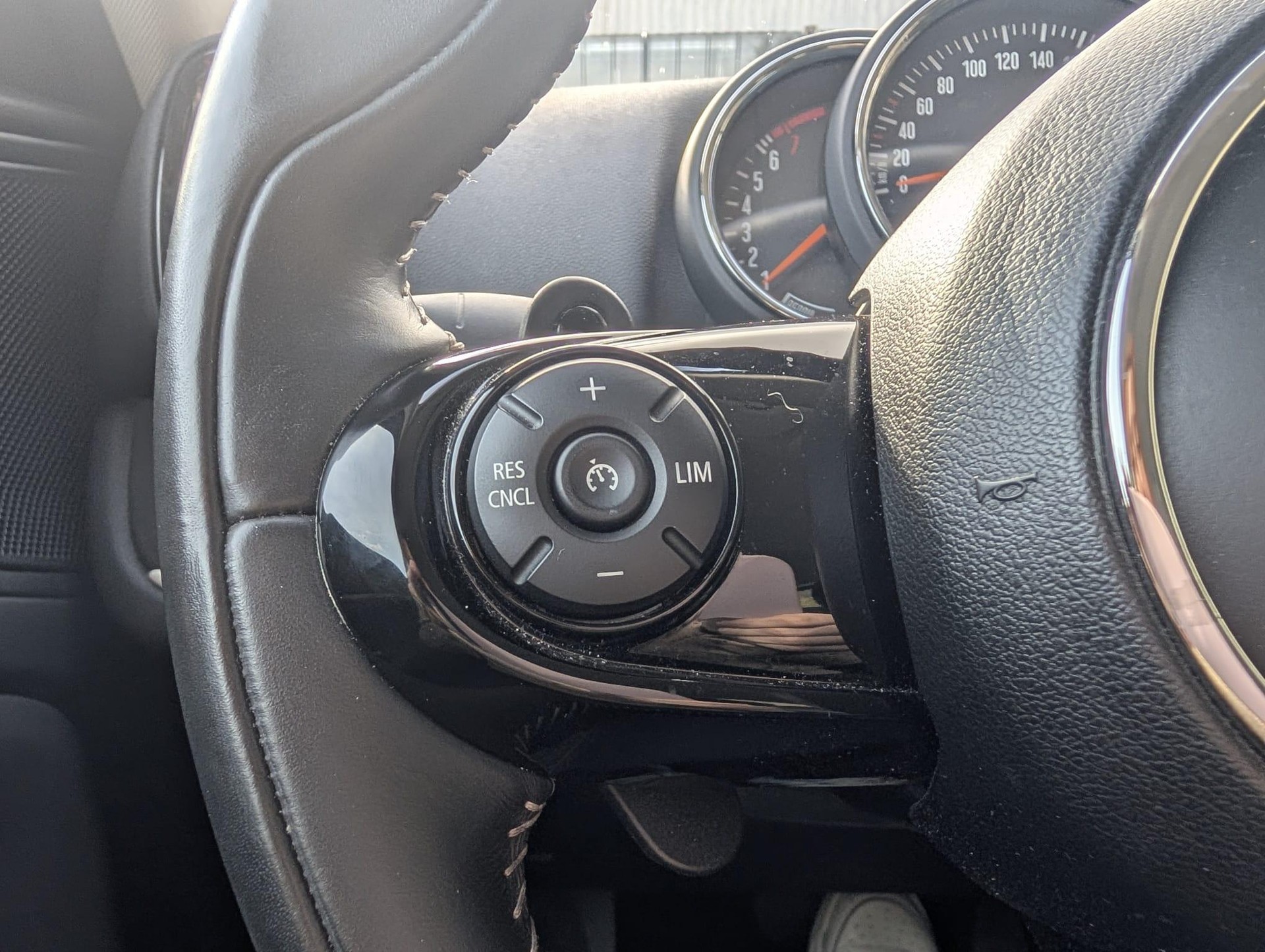 MINI Countryman F60 2.0i Cooper S-image-12