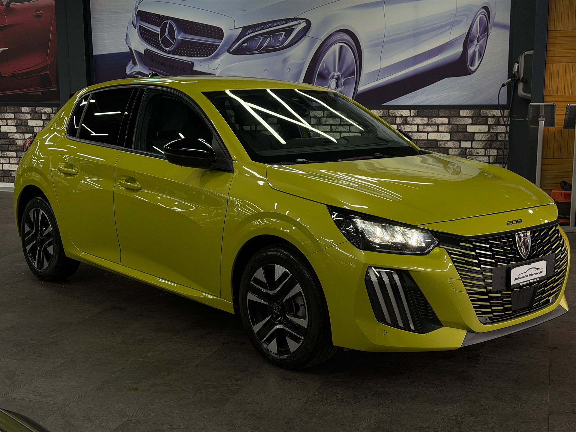 PEUGEOT 208 1.2 PureTech Allure-image-2