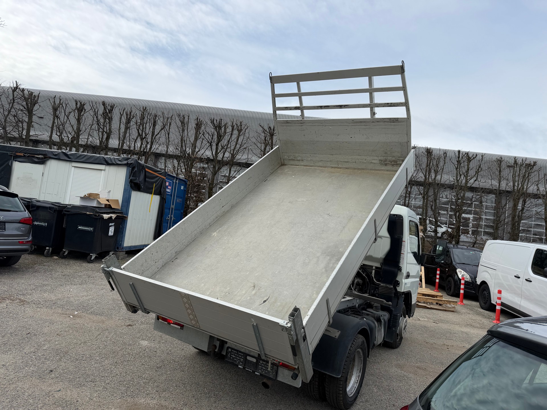 MITSUBISHI CANTER-image-3