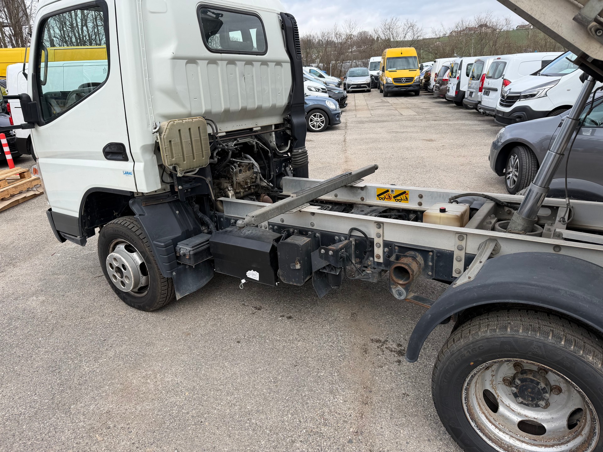 MITSUBISHI CANTER-image-8