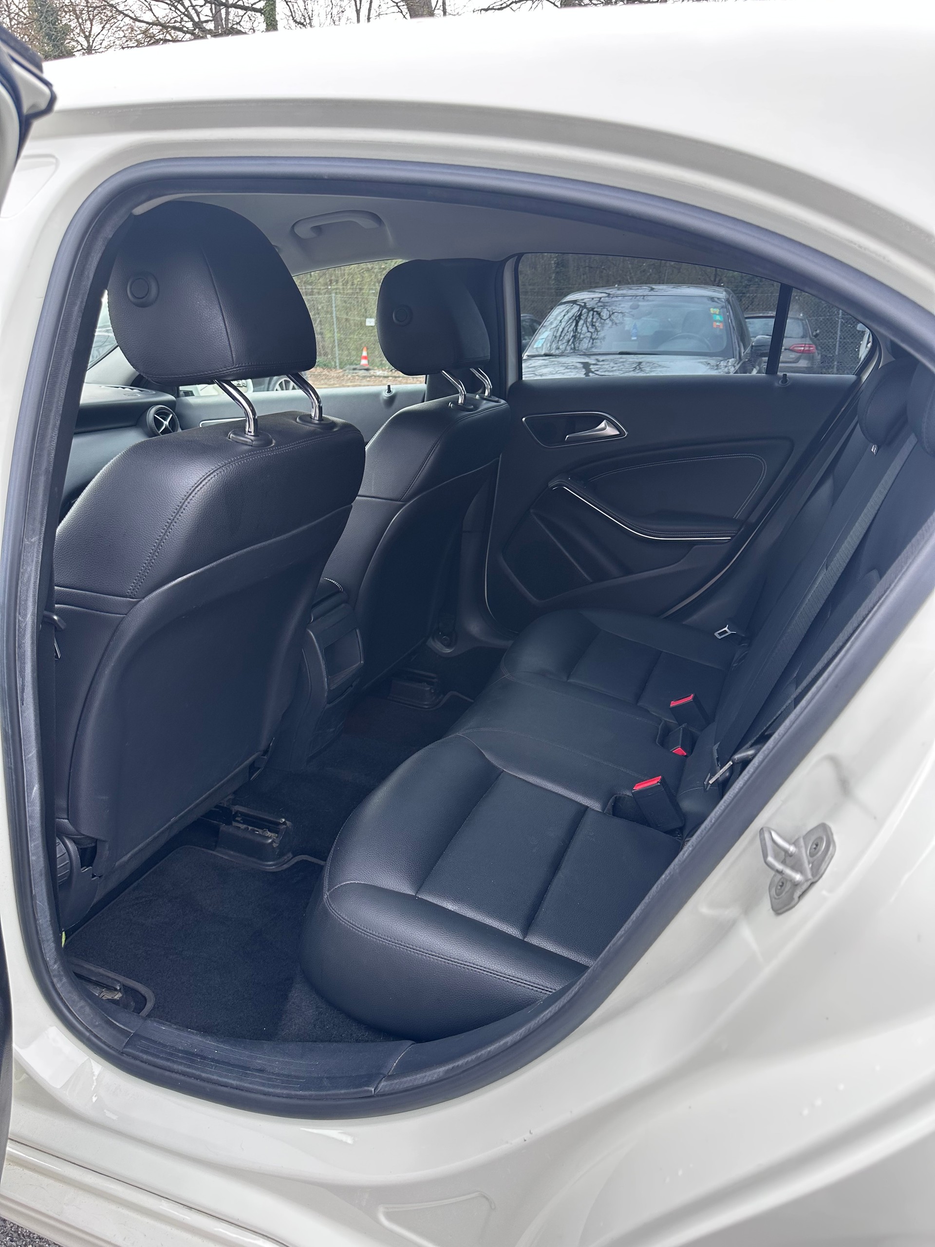 MERCEDES-BENZ A 180 BlueEfficiency Edition Style-image-6