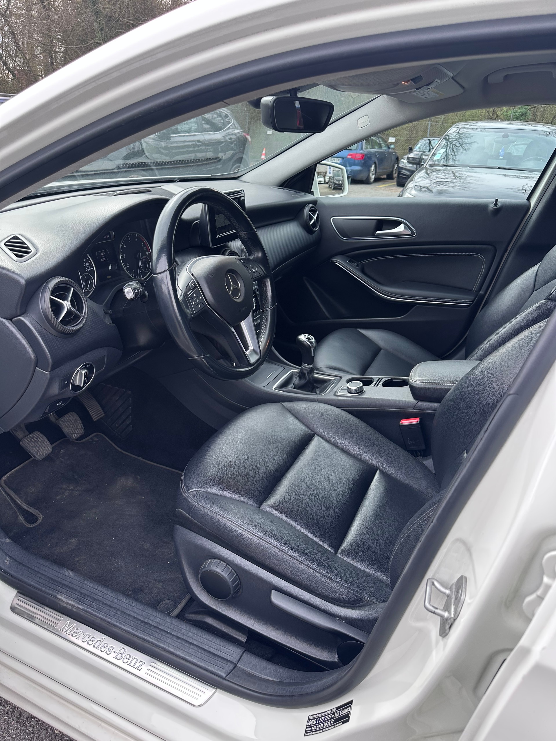 MERCEDES-BENZ A 180 BlueEfficiency Edition Style-image-9