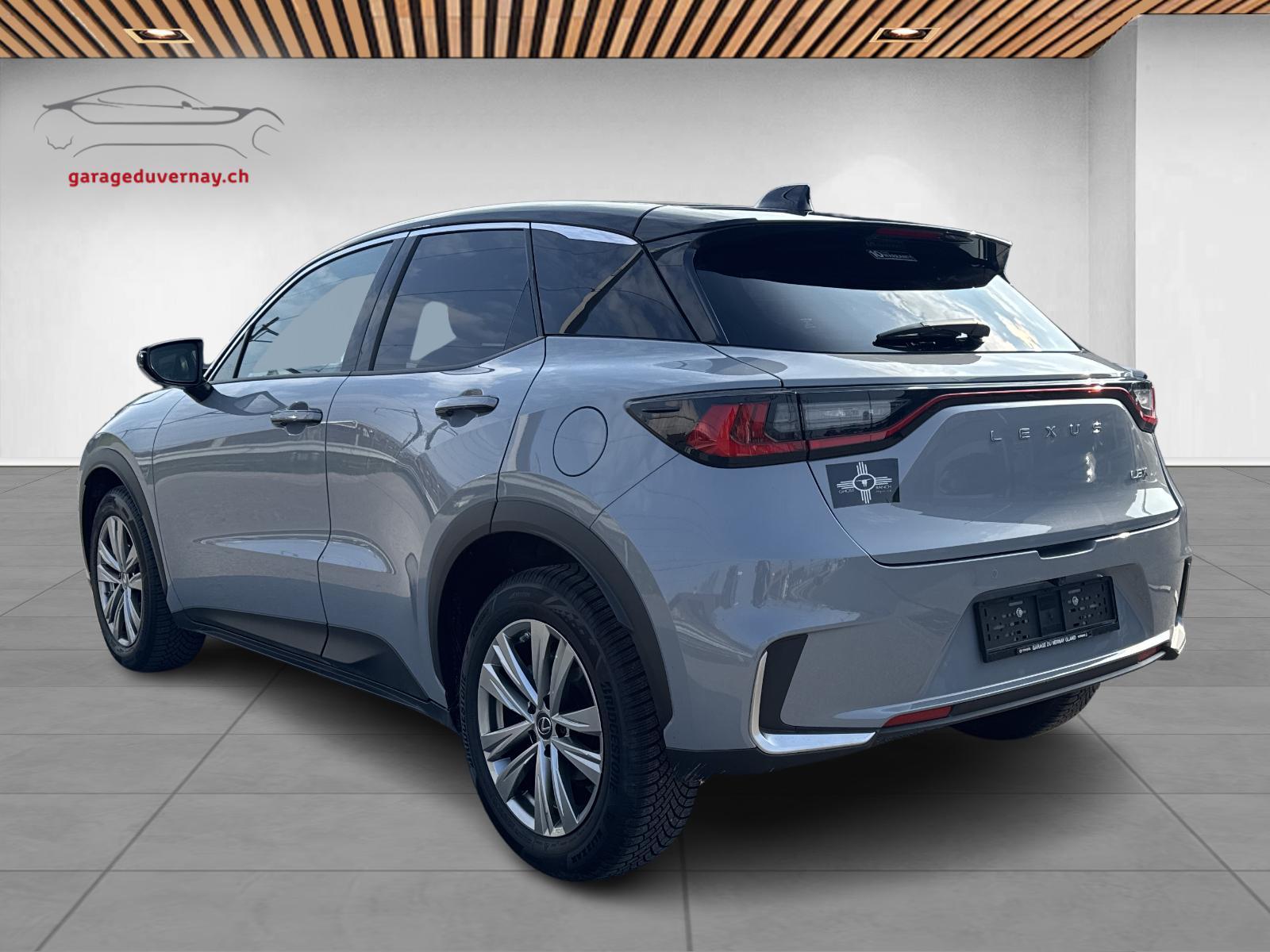 LEXUS LBX FWD Cool CVT-showroom-element-3