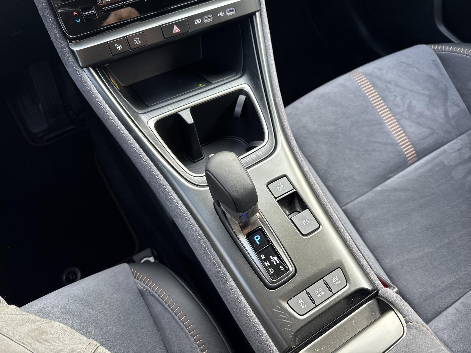 LEXUS LBX FWD Cool CVT-image-10