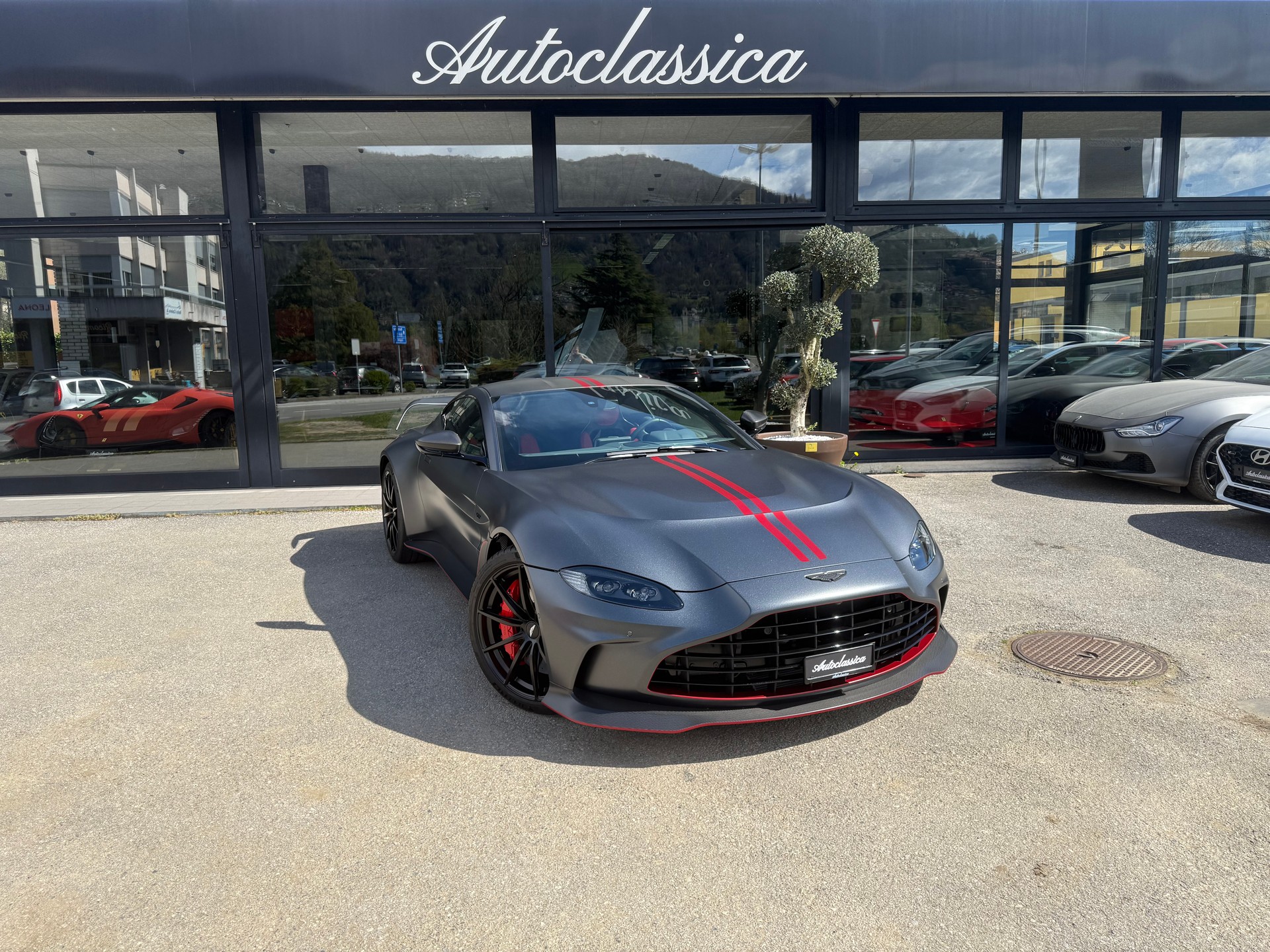 ASTON MARTIN V12 Vantage Coupé 5.2 V12 Bi-Turbo *** 1 of 333***