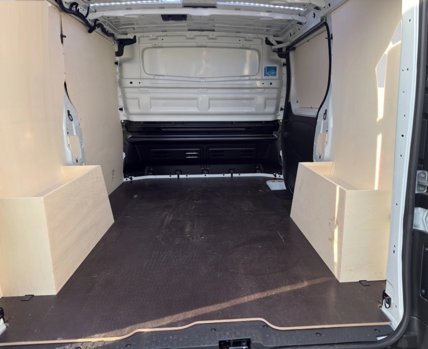 RENAULT Trafic 2.0 Blue dCi110 Advance L1H1-image-14