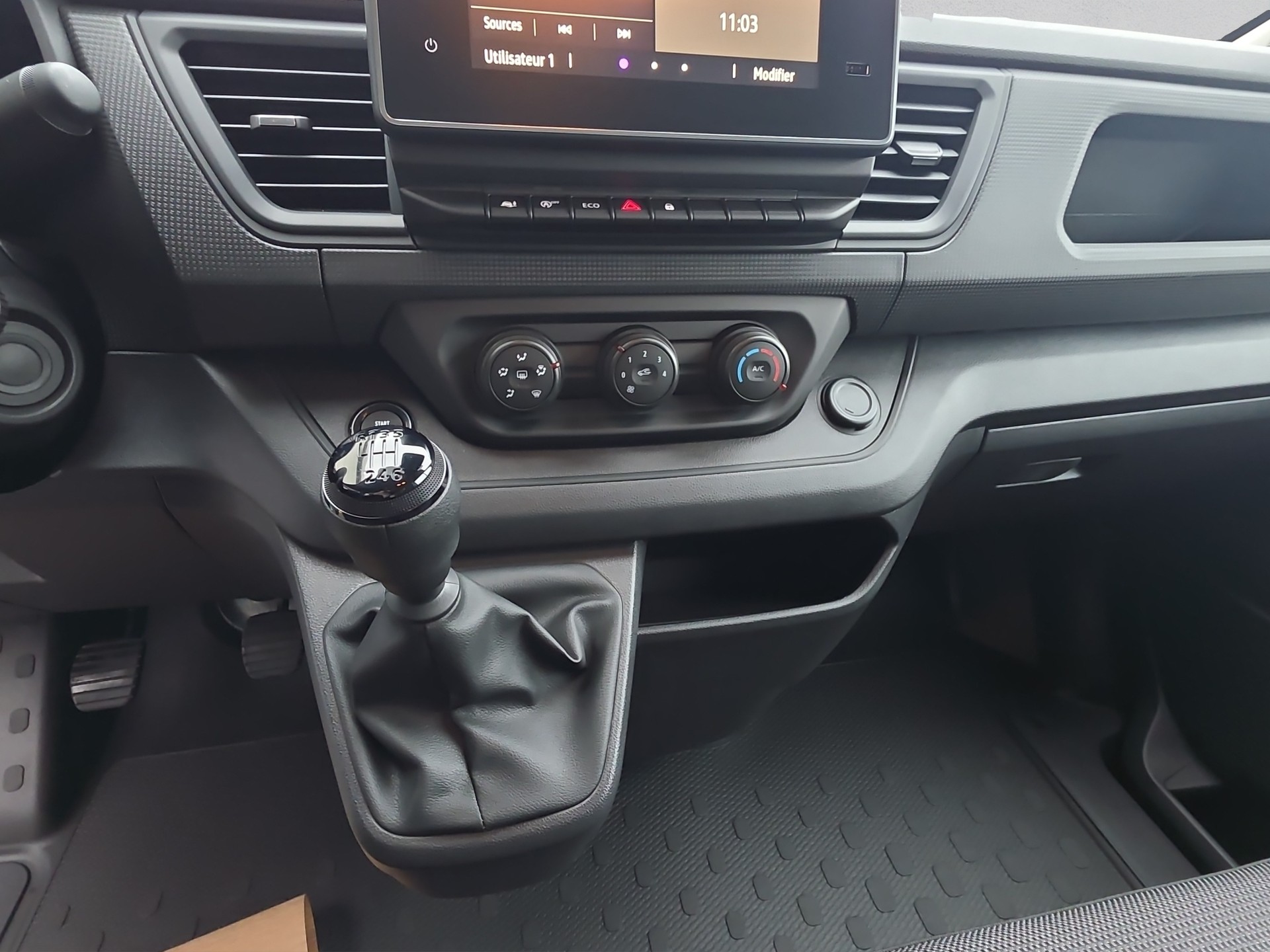 RENAULT Trafic 2.0 Blue dCi110 Advance L1H1-image-10
