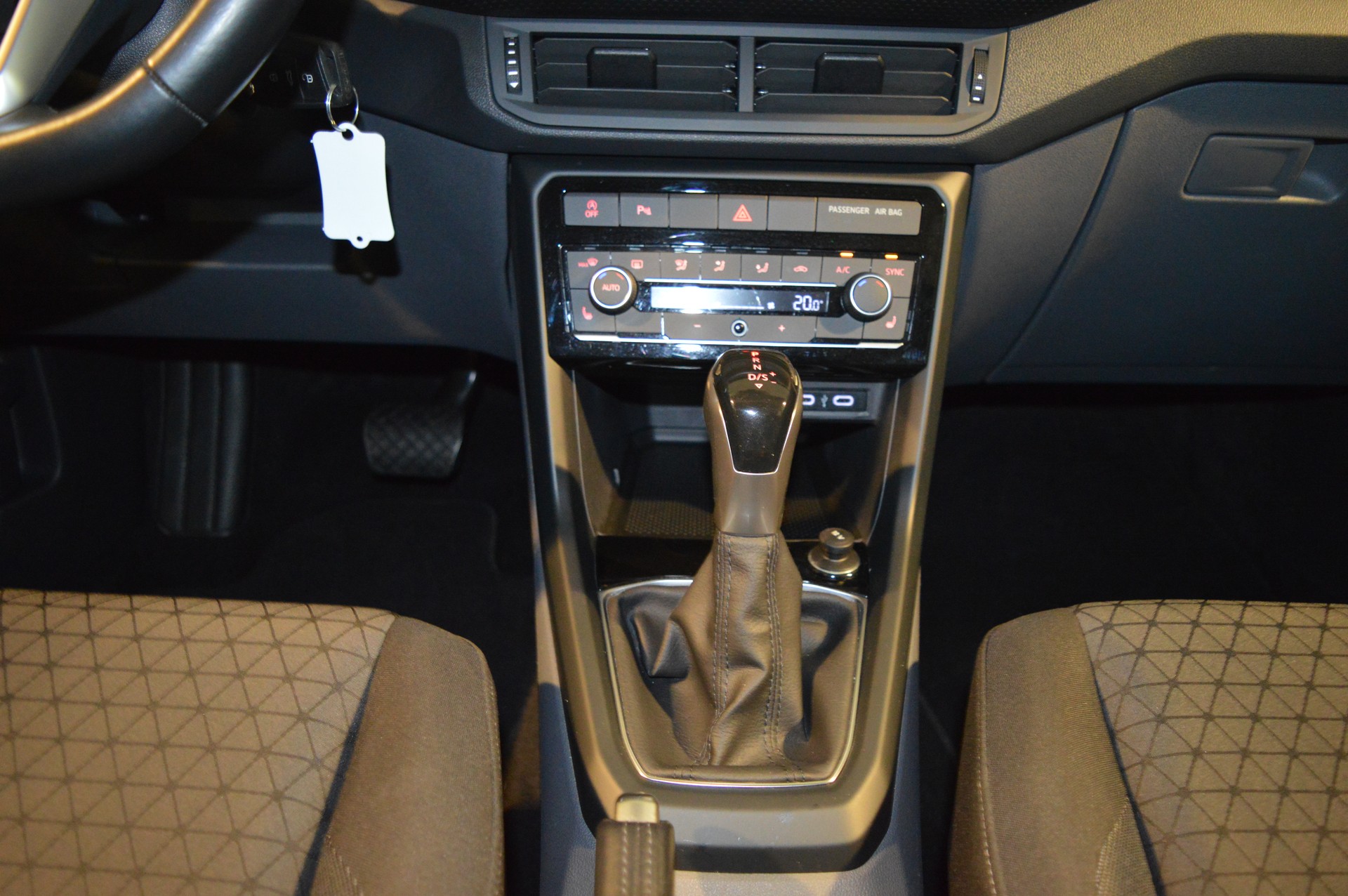 VW T-Cross 1.0 TSI Life DSG-image-17