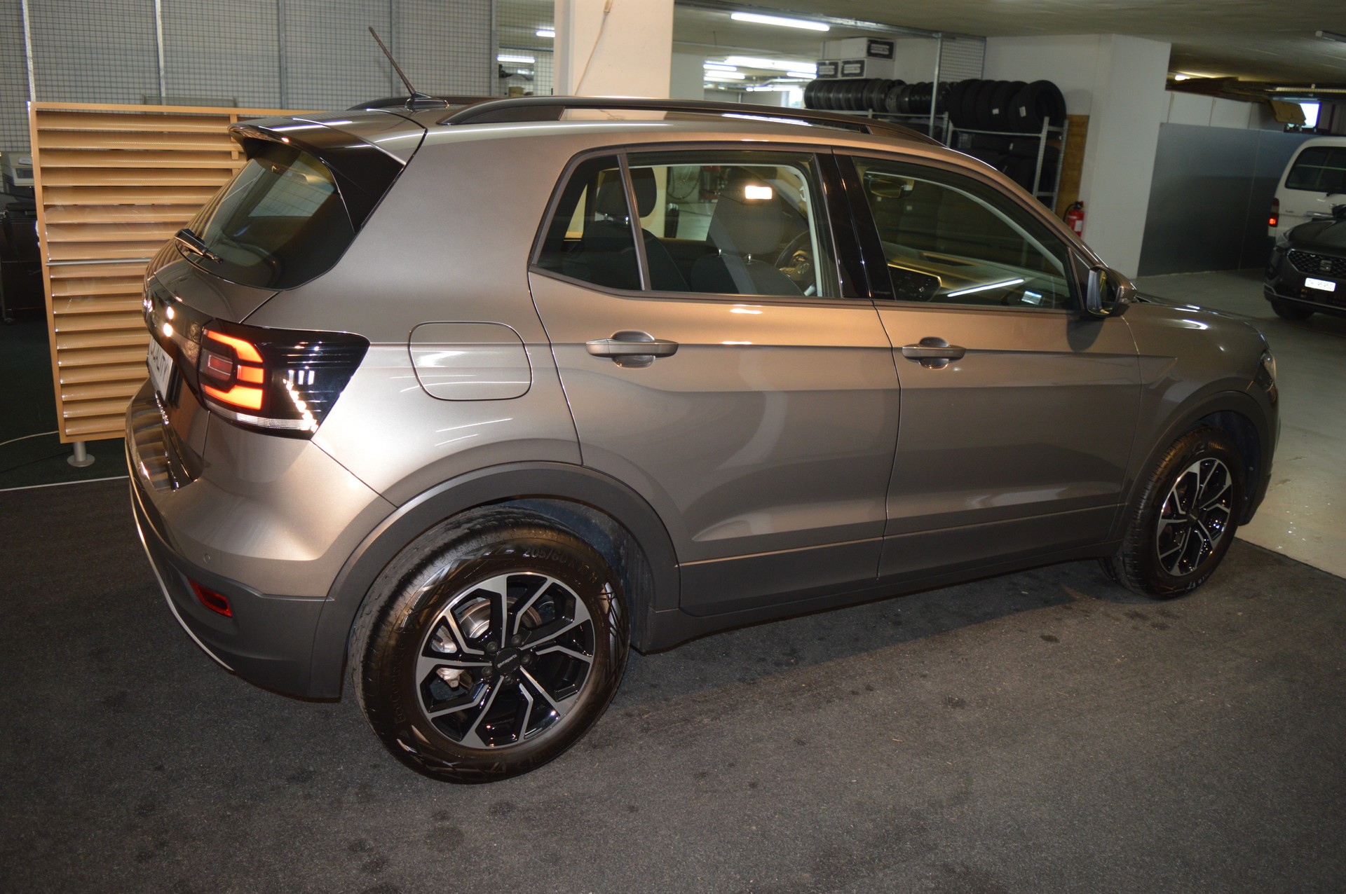 VW T-Cross 1.0 TSI Life DSG-image-5