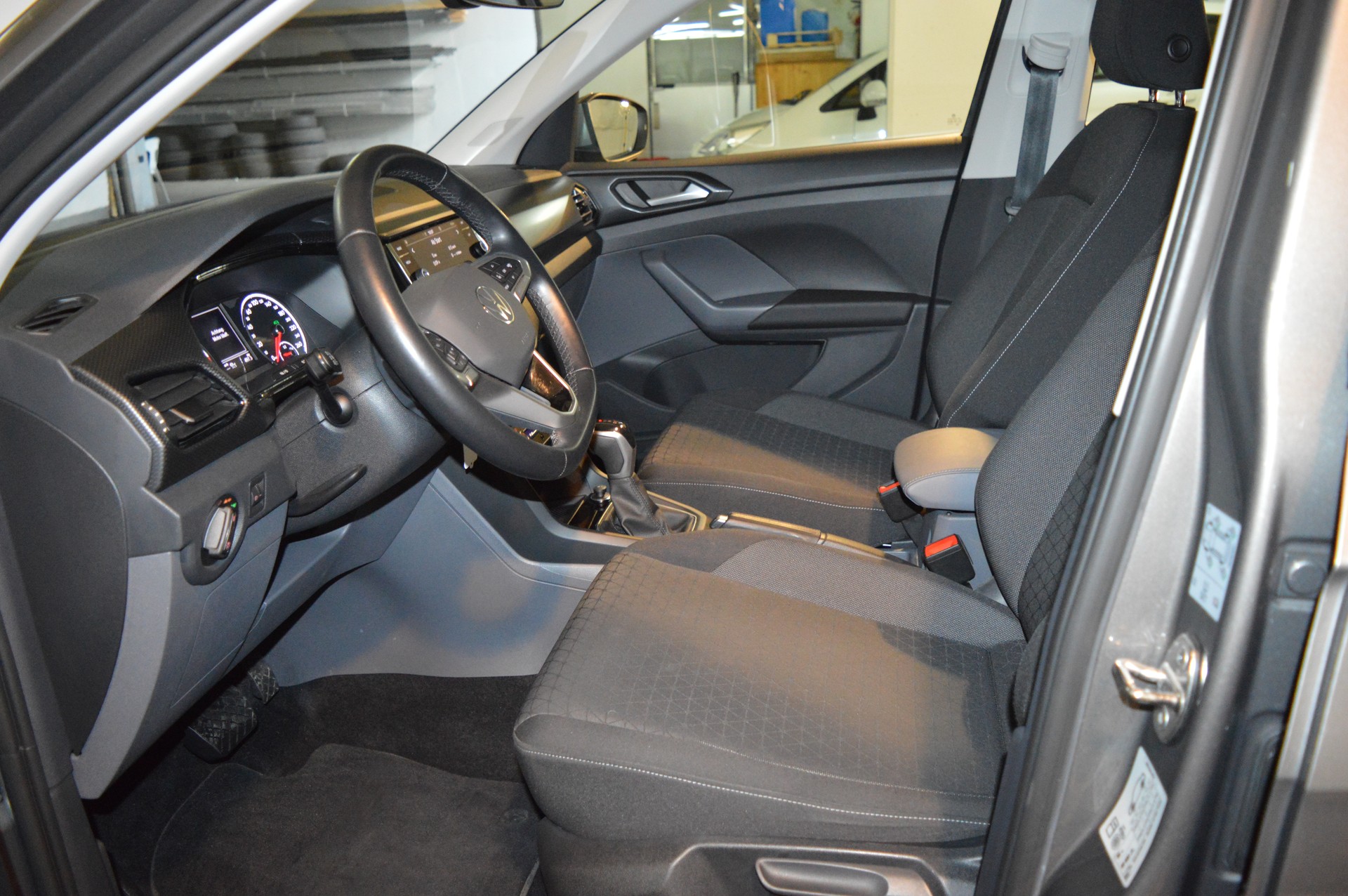 VW T-Cross 1.0 TSI Life DSG-image-15
