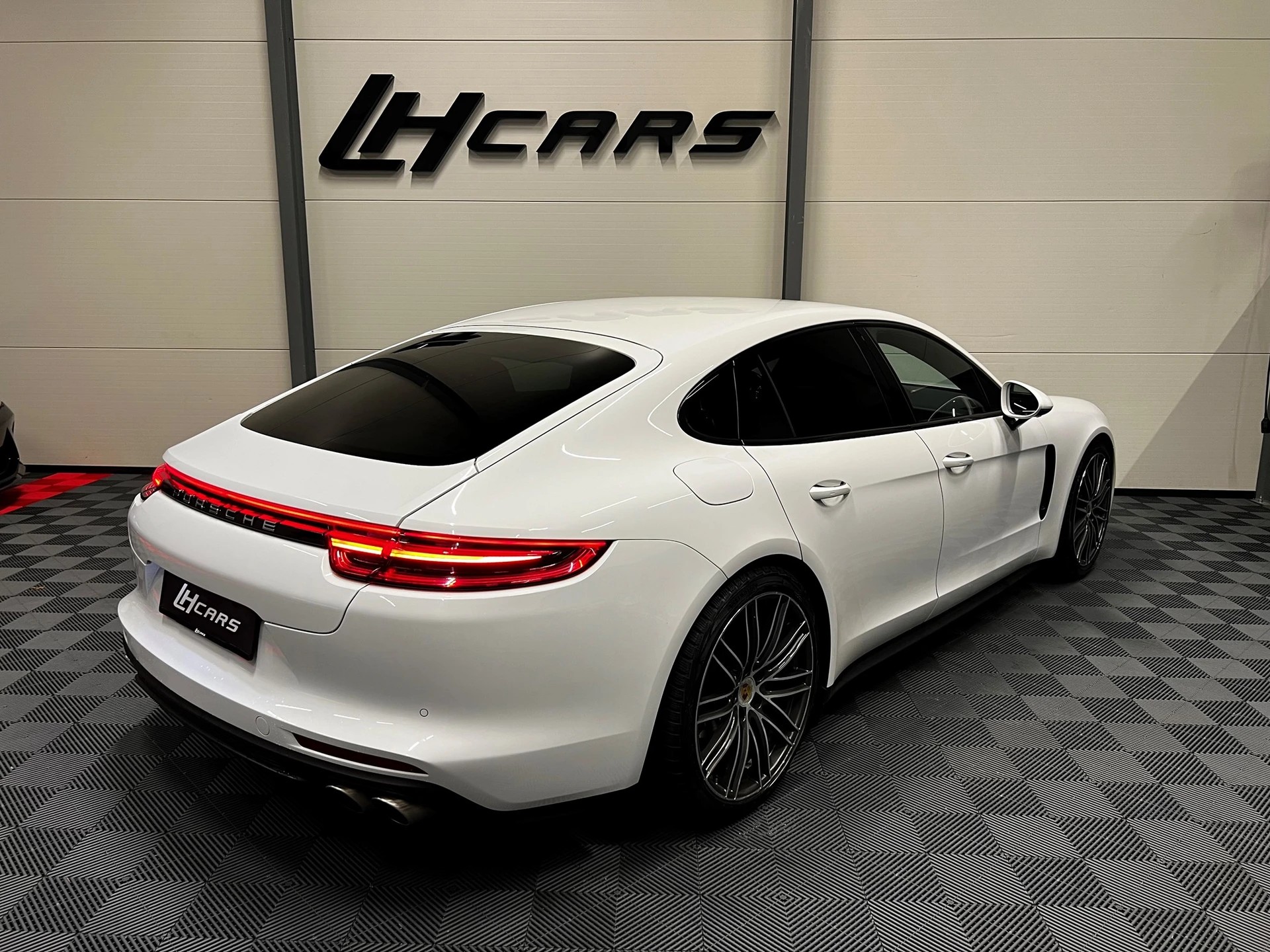 PORSCHE Panamera 4.0 V8 4S Diesel-image-3
